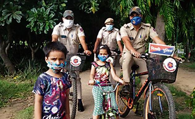 Kids take picture with Delhi Police cops patrolling on their bicycles in Nehru Park.