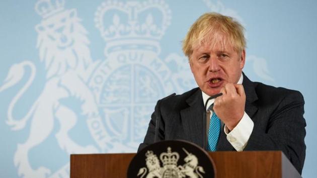“In the northeast or other areas where extra tight measures have been brought in, you should follow the guidance of local authorities, but it’s six in a home, or six in hospitality but as I understand it not six outside, that’s the situation there,” Johnson said.(Reuters Photo) “In the northeast or other areas where extra tight measures have been brought in, you should follow the guidance of local authorities, but it’s six in a home, or six in hospitality but as I understand it not six outside, that’s the situation there,” Johnson said.(Reuters Photo)