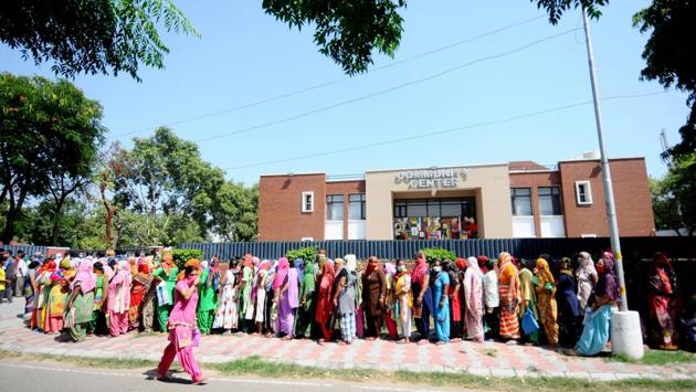 Residents queue to collect subsidised ration at the community centre in Sector 36, Chandigarh on September 29. The recovered cases have outpaced active cases by over five times, according to the health ministry. (Ravi Kumar / HT Photo) Residents queue to collect subsidised ration at the community centre in Sector 36, Chandigarh on September 29. The recovered cases have outpaced active cases by over five times, according to the health ministry. (Ravi Kumar / HT Photo)