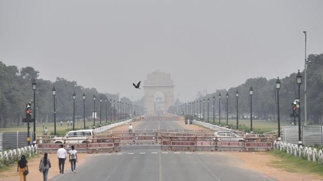 A mild haze along Rajpath, New Delhi, on September 24.(Sanjeev Verma/HT photo)