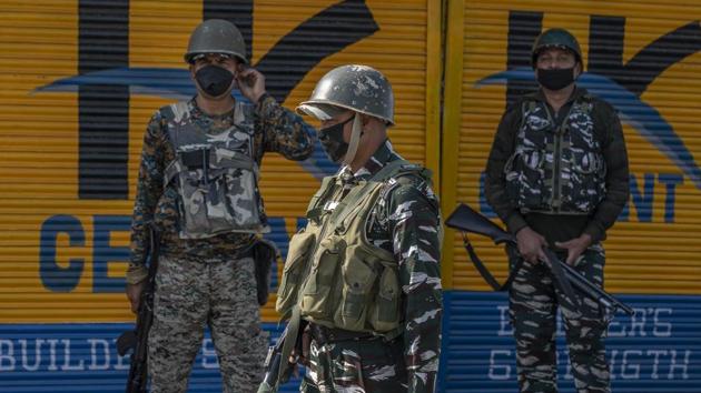 The firing started in the Mankote sector in Poonch around 4:30 am on Tuesday.(AP/ Representative image) The firing started in the Mankote sector in Poonch around 4:30 am on Tuesday.(AP/ Representative image)