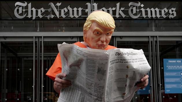Mike Hisey dressed as US President Donald Trump in a prison jumpsuit reads the New York Times in front of the New York Times office in the Manhattan borough of New York City. If Los Angeles Times’ estimates are to be believed, this year’s debate could break the audience record of 84 million views which was previously set in 2016. (Carlo Allegr i / REUTERS)