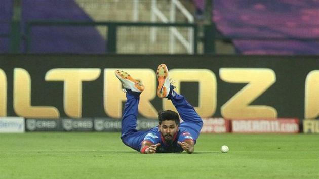 IPL 2020, DC vs SRH: Shreyas Iyer puts in a dive in an attempt to catch the ball(PTI Image)