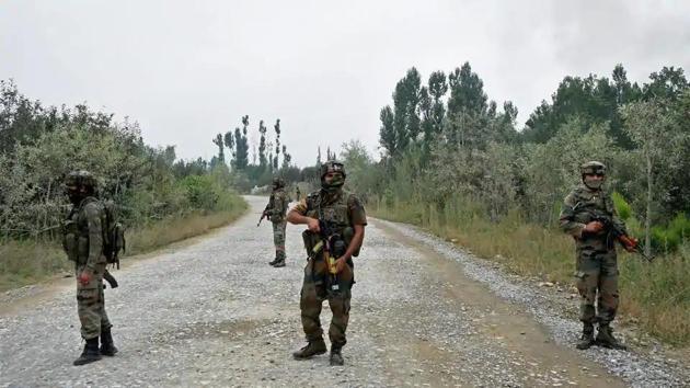 Army personnel stand guard during a gun battle with terrorists in Pulwama, Kashmir.(PTI File Photo/Representative Image)