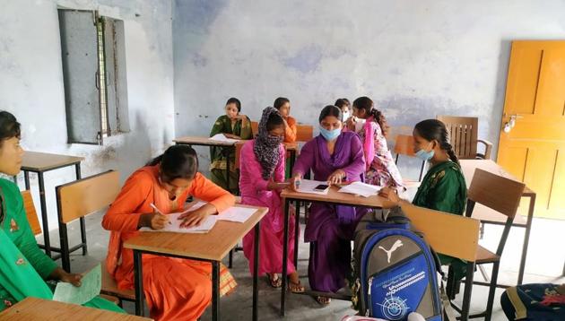 Girls from Boxa tribe being admitted in a government school in Vikasnagar area of Dehradun district.(HT PHOTO)