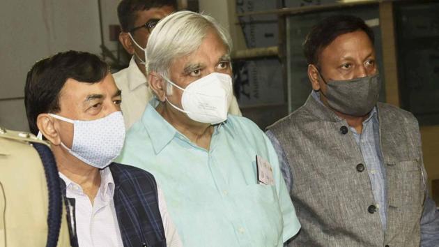 Chief Election Commissioner Sunil Arora at Jaiprakash Narayan Airport ahead of Bihar Assembly elections in Patna on Tuesday.(PTI Photo)