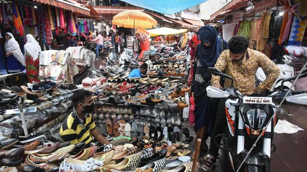 A vendor attends customers at Chowk Bazar during Unlock 4.0 in Bhopal.(PTI)