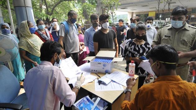 A registration desk for Covid-19 test at Sector 30 District Hospital, in Noida.(HT Photo/Sunil Ghosh)