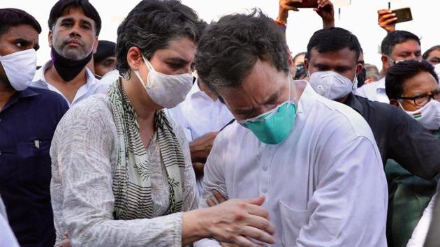 Pictures from the scene showed Rahul Gandhi being held back by the policemen, while one of frames captured him taking a tumble and falling to the ground as the pushback by police continued. (HT Photo)