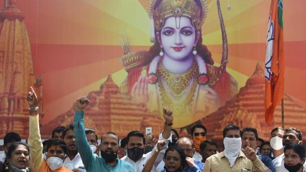 BJP activists celebrate and distribute sweets to each other's after Supreme Court acquitted all accused in the Babri Masjid demolition case outside BJP Maharashtra head quarters at Nariman Point, in Mumbai.(Bhushan Koyande/ HT Photo)