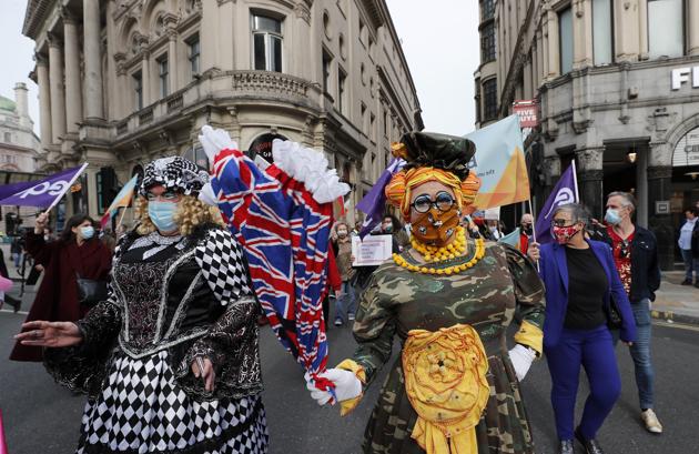 Actors dressed as pantomime dames march on Parliament to demand more support for the theatre sector amid the COVID-19 pandemic in London, Wednesday, Sept. 30, 2020. (AP)