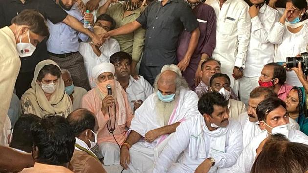 Priyanka Gandhi joined hundreds of people, including senior Congress leaders PL Punia, Sushmita Dev, Anil Choudhary and BV Srinivas, who showed up in solidarity with the woman at the temple in the national capital. (Photo HT) Priyanka Gandhi joined hundreds of people, including senior Congress leaders PL Punia, Sushmita Dev, Anil Choudhary and BV Srinivas, who showed up in solidarity with the woman at the temple in the national capital. (Photo HT)