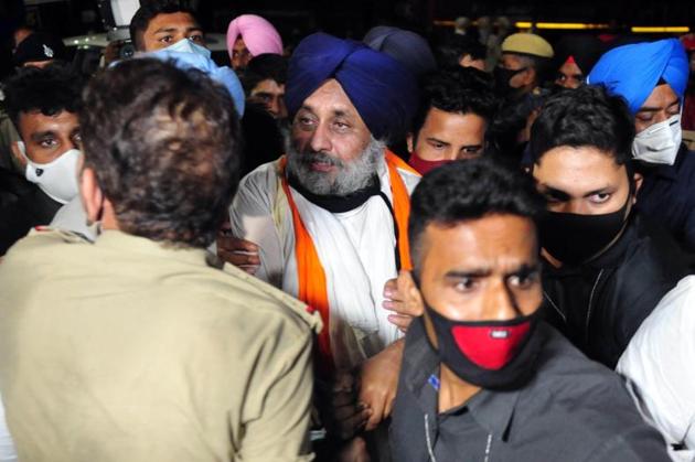 Shiromani Akali Dal president Sukhbir Singh Badal being prevented from entering Chandigarh on Thursday night. The Akali leader was leading a kisan march from Akal Takht in Amritsar to Raj Bhawan to submit a memorandum, addressed to the President, to(Ravi Kumar/HT)