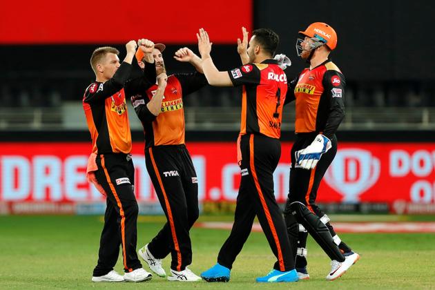 SRH cricketers celebrate a wicket against CSK in Dubai (Twitter/IPL)