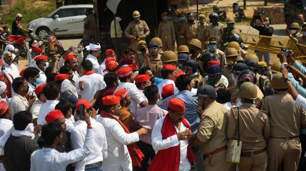 Police personnel move to disperse a protest on NH-93 by Samajwadi party workers who were trying to reach the Hathras victim’s house in Hathras on October 1. (Amal KS/HT PHOTO) Police personnel move to disperse a protest on NH-93 by Samajwadi party workers who were trying to reach the Hathras victim’s house in Hathras on October 1. (Amal KS/HT PHOTO)
