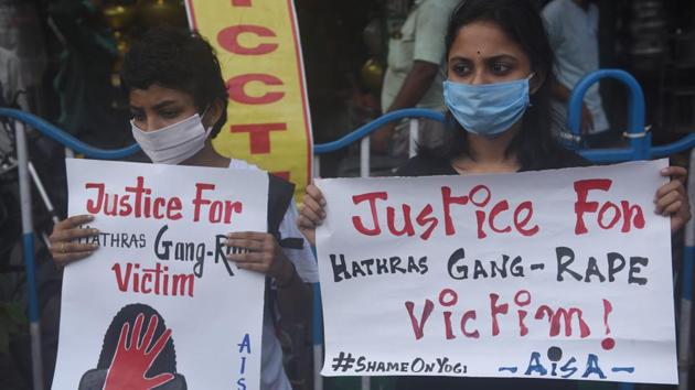 All India Students' Association (AISA) members stage a protest against the Hathras rape case, at Moulali crossing in Kolkata, West Bengal.(Samir Jana / Hindustan Times)