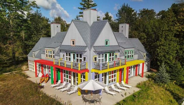 Crayola House (Bloomberg) Crayola House (Bloomberg)