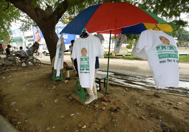 A hawker is seen selling t-shirts with Bihar chief minister and Janata Dal(United) chiefNitish Kumar’s face printed in Patna, Bihar, in this file photo. (Santosh Kumar/HT Photo) A hawker is seen selling t-shirts with Bihar chief minister and Janata Dal(United) chiefNitish Kumar’s face printed in Patna, Bihar, in this file photo. (Santosh Kumar/HT Photo)