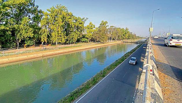 The <span class='webrupee'>?</span>3,200 crore project, which will use water from the Sidhwan Canal, is being funded by the World Bank.(Gurpreet Singh/ HT)