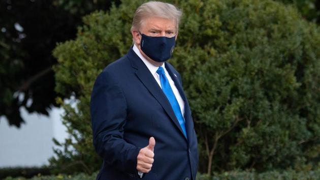 President Trump had waved to reporters as he walked to the helicopter waiting on White House grounds to fly him to Walter Reed, a short distance from DC. He wore a mask, as did others with him, including his chief of staff Mark Meadows. (AFP PHOTO.) President Trump had waved to reporters as he walked to the helicopter waiting on White House grounds to fly him to Walter Reed, a short distance from DC. He wore a mask, as did others with him, including his chief of staff Mark Meadows. (AFP PHOTO.)