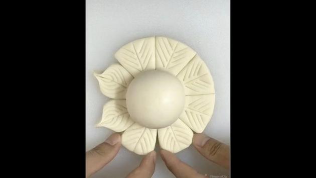 The image shows a flower dough. (Reddit/@cyan1618) The image shows a flower dough. (Reddit/@cyan1618)