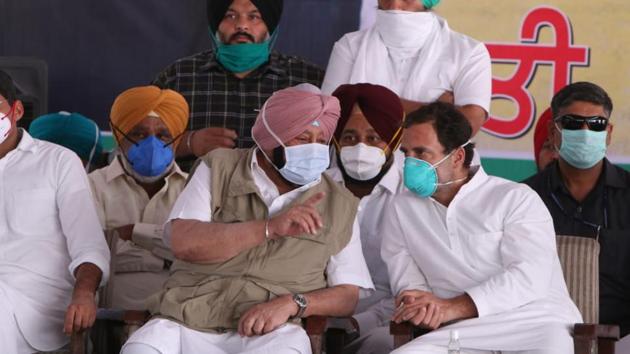 Congress leader Rahul Gandhi, Punjab CM Amarinder Singh CM at farmers’ rally in Moga. (HT Photo/Sanjeev Kumar) Congress leader Rahul Gandhi, Punjab CM Amarinder Singh CM at farmers’ rally in Moga. (HT Photo/Sanjeev Kumar)