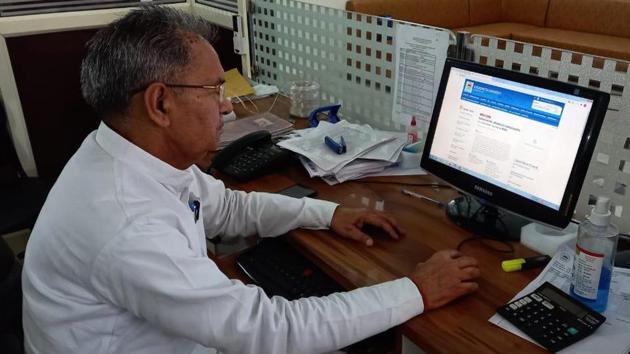 Jannayak Janta Party (JJP) MLA Ishwar Singh appeared in his last paper on Saturday. (HT Photo) Jannayak Janta Party (JJP) MLA Ishwar Singh appeared in his last paper on Saturday. (HT Photo)