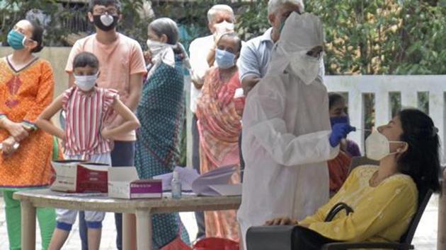 Mumbai, India - Oct. 2, 2020: Healthcare workers during COVID-19 screening and swab test at Goregaon in Mumbai, India, on Friday, October 2, 2020. (Photo by Satyabrata Tripathy/Hindustan Times)(Satyabrata Tripathy/HT Photo)