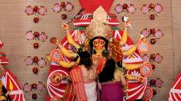 Idols of goddess Durga are being given the finishing touches ahead of the festival. (HT Photo) Idols of goddess Durga are being given the finishing touches ahead of the festival. (HT Photo)