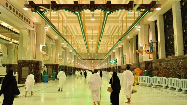 Muslims keeping a safe social distance perform Umrah at the Grand Mosque after Saudi authorities ease the coronavirus disease (Covid-19) restrictions, in the holy city of Mecca, Saudi Arabia.(VIA REUTERS) Muslims keeping a safe social distance perform Umrah at the Grand Mosque after Saudi authorities ease the coronavirus disease (Covid-19) restrictions, in the holy city of Mecca, Saudi Arabia.(VIA REUTERS)