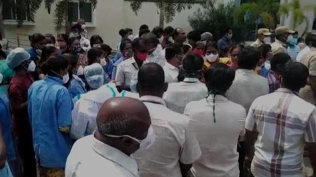 The scene outside Andhra Pradesh hospital after wall collapse led to the death of an employee. (HT Photo) The scene outside Andhra Pradesh hospital after wall collapse led to the death of an employee. (HT Photo)