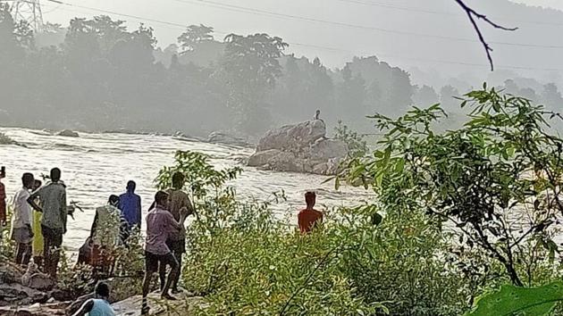 Stranded Mid River On A Rock Overnight Man In Jharkhand Awaits Rescue Hindustan Times