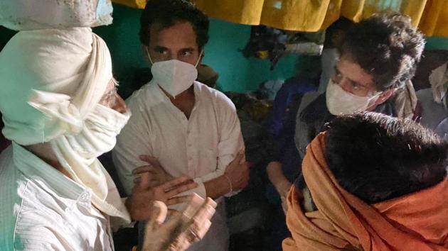 Congress leaders Rahul Gandhi and Priyanka Gandhi Vadra interact with the family members of the alleged gangrape victim in Hathras on Saturday.(ANI)