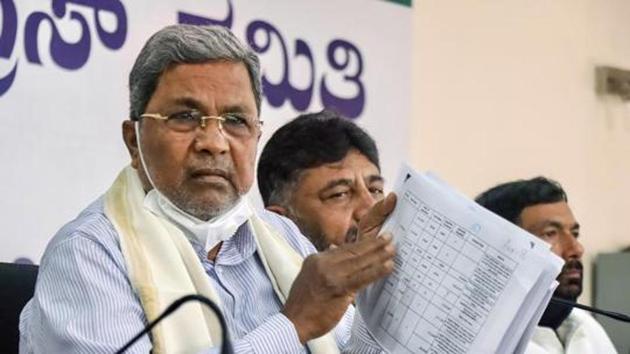 Senior Congress leader Siddaramaiah with KPCC president DK Shivakumar at a press briefing in Bengaluru.(PTI File Photo)