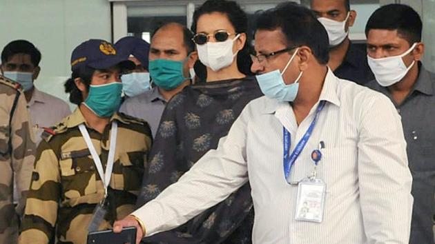 Actor Kangana Ranaut accompanied by security officials as she arrives at Chandigarh International Airport from Mumbai, in Mohali, Punjab, India, on Monday, September 14, 2020. (Photo by Gurminder Singh/Hindustan Times) Actor Kangana Ranaut accompanied by security officials as she arrives at Chandigarh International Airport from Mumbai, in Mohali, Punjab, India, on Monday, September 14, 2020. (Photo by Gurminder Singh/Hindustan Times)