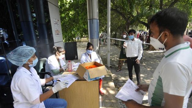 Health workers register people for coronavirus testing, at Sector 30 District Hospital, in Noida on Saturday. (Sunil Ghosh /HT Photo) Health workers register people for coronavirus testing, at Sector 30 District Hospital, in Noida on Saturday. (Sunil Ghosh /HT Photo)