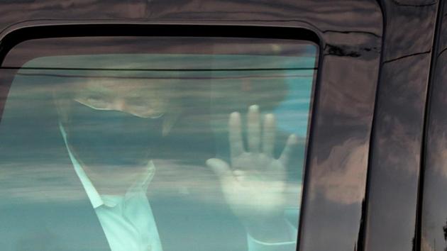 US president Donald Trump waves to supporters as he briefly rides by in the presidential motorcade in front of Walter Reed National Military Medical Center, where he is being treated for coronavirus disease (Covid-19) in Bethesda, Maryland, US on October 4, 2020. (Reuters Photo)