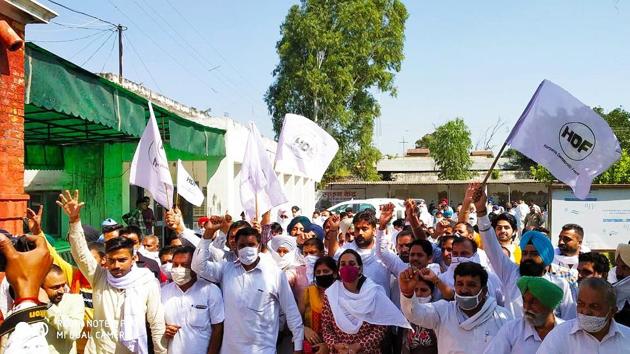 Haryana Democratic Front’s members and supporters protesting in Ambala on Monday. (HT PHOTO) Haryana Democratic Front’s members and supporters protesting in Ambala on Monday. (HT PHOTO)