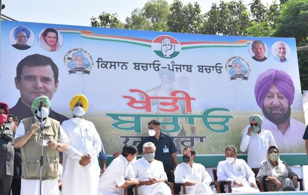 Punjab health minister (in yellow turban) Balbir Singh Sidhu looking on as chief minister Capt Amarinder Singh addresses the Kheti Bachao Yatra of the Congress, while party leaders, including Rahul Gandhi, Harish Rawat, Sunil Jakhar, Rajinder Kaur Bhattal and Deepender Singh Hooda share the stage on Monday.(HT Photo)