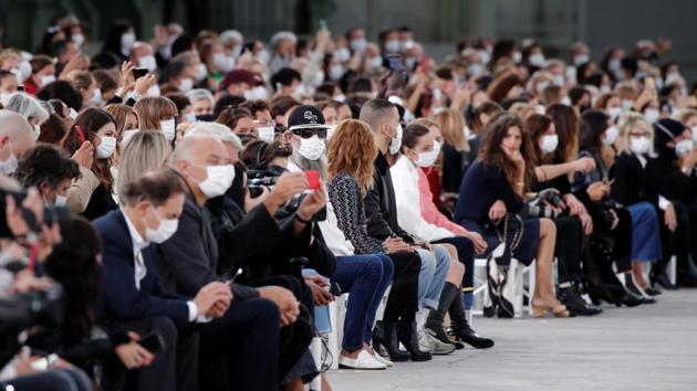 PHOTOS, Paris Fashion Week 2020: Virginie Viard's collection for Chanel  evokes old Hollywood nostalgia