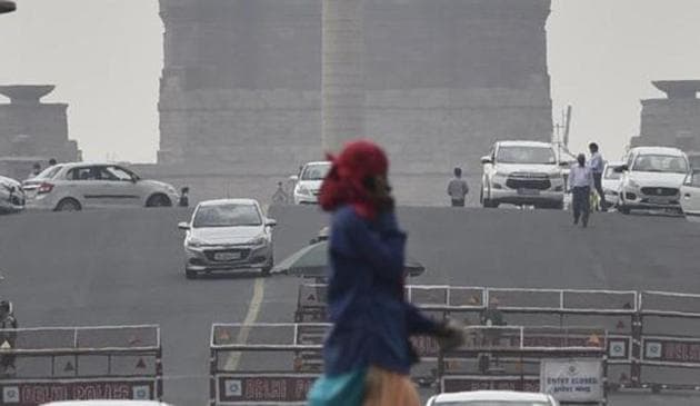 A mild haze seen over Vijay Chowk, New Delhi, September 24, 2020 (Sanjeev Verma/HT PHOTO) A mild haze seen over Vijay Chowk, New Delhi, September 24, 2020 (Sanjeev Verma/HT PHOTO)