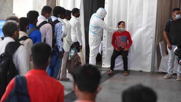 A health worker tests onward travellers for Covid-19 infection at Nizamuddin Railway Station in New Delhi on October 5. India’s added its lowest coronavirus cases in over a month on October 5, registering an increase of 61,267 infections, health ministry data showed. Total cases of infection in the country stand at 6.75 million according to latest figures. (Raj K Raj / HT Photo)