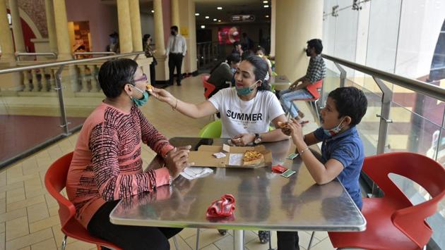 Diners enjoy a meal at Growel’s 101 Mall after eateries reopened for dining in Mumbai on October 5. In addition to the eateries, Industrial and manufacturing units of non-essential units also resumed their operations in the Mumbai Metropolitan Region (MMR) on October 5. (Satyabrata Tripathy / HT Photo)