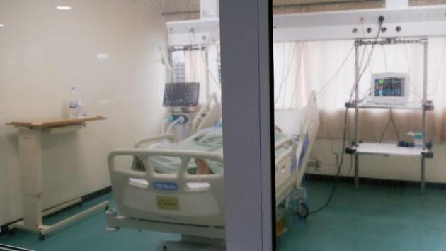 A patient suffering from the coronavirus disease (COVID-19), lies in bed at an intensive care unit. (Representational) (REUTERS)