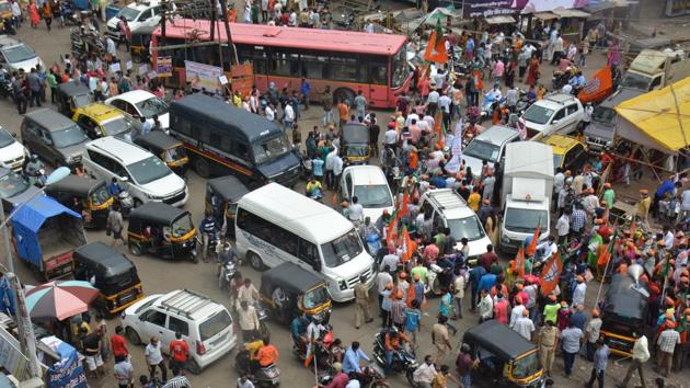 A BJP rally leads to traffic congestion in Diva city, Thane on October 4. “Cases are declining in the state, a good sign. This is because areas such as Pune, Nashik, Nagpur, which were contributing most cases, are now seeing fewer infections,” a senior official who did not wished to be named told HT. (Praful Gangurde / HT Photo)