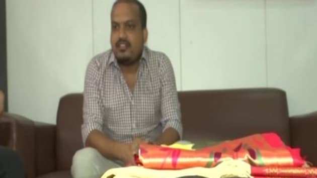 Ram Kalyan, Co-founder of ‘Pickmycloth’ showing handloom clothese in Hyderabad on Tuesday.(ANI)