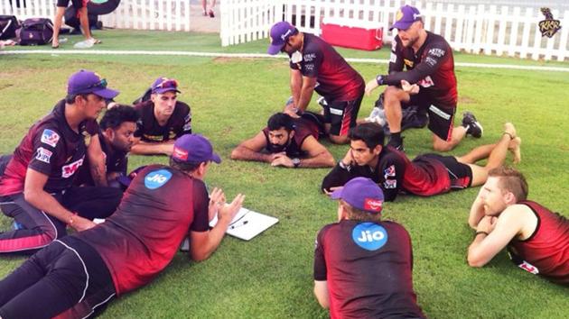 Kolkata Knight Riders players during a team meeting.(Twitter/KKR) Kolkata Knight Riders players during a team meeting.(Twitter/KKR)