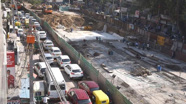 Traffic congestion due to ongoing construction work at an underpass project near Ashram Chowk in New Delhi, India, on Tuesday, October 6, 2020.(Arvind Yadav/HT PHOTO)