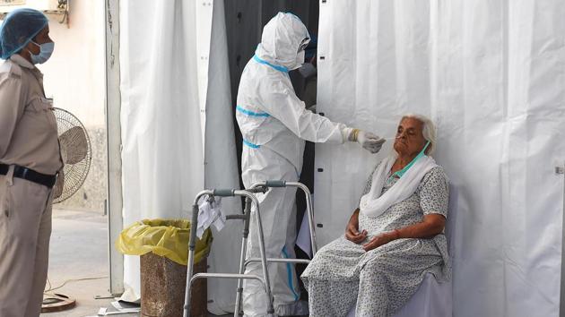 A health worker collects a swab sample from a passenger to test for Covid-19 infection, Nizamuddin Railway Station, New Delhi, October 5, 2020. (Raj K Raj/HT PHOTO) A health worker collects a swab sample from a passenger to test for Covid-19 infection, Nizamuddin Railway Station, New Delhi, October 5, 2020. (Raj K Raj/HT PHOTO)