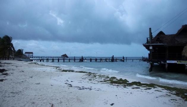 A general view shows an empty beach as Hurricane Delta approaches Cancun, Mexico October 6, 2020. REUTERS/Jorge Delgado (REUTERS) A general view shows an empty beach as Hurricane Delta approaches Cancun, Mexico October 6, 2020. REUTERS/Jorge Delgado (REUTERS)